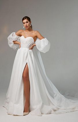 Свадебное платье с разрезом и съемным кейпом фото