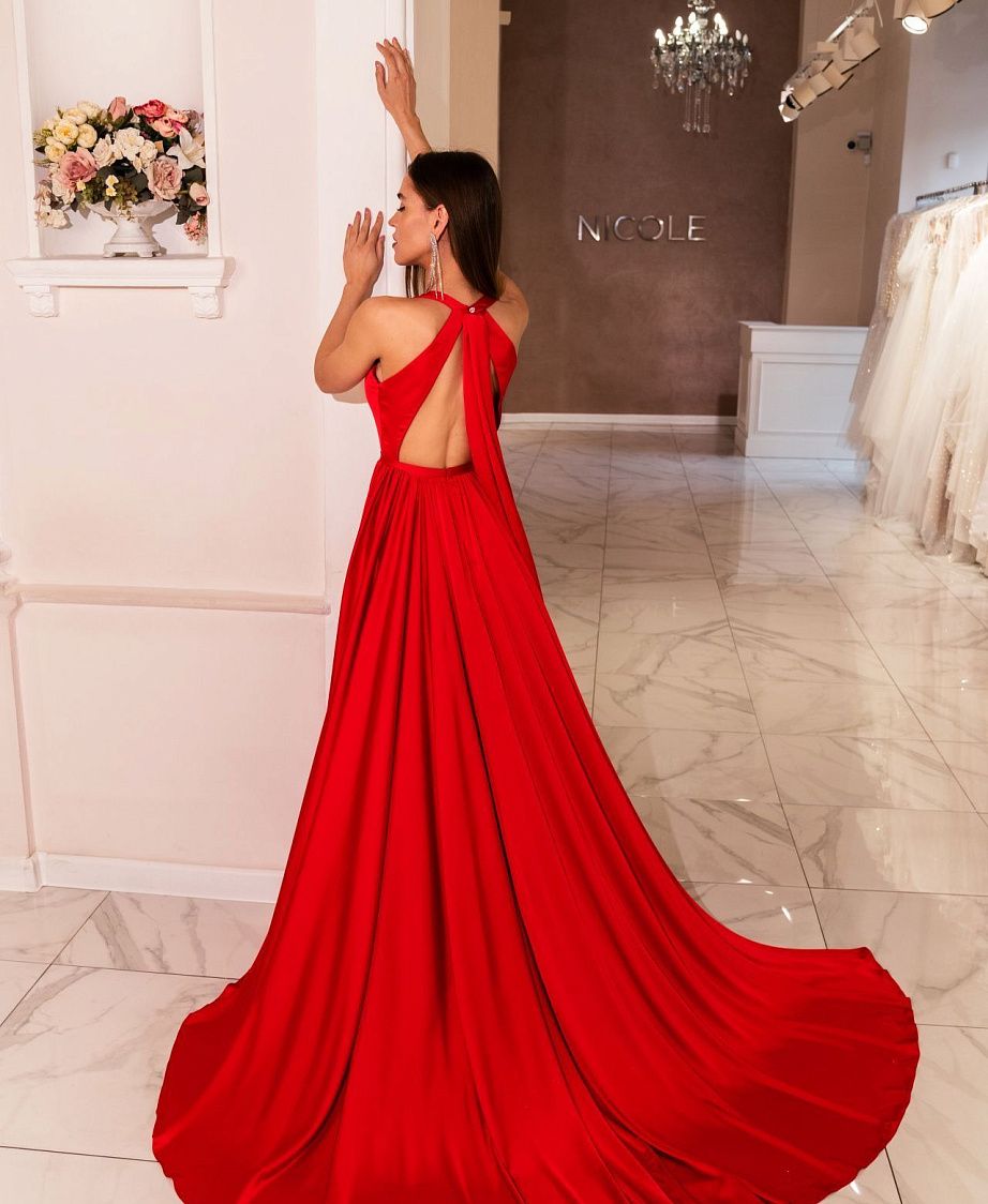 Красное длинное платье с разрезом фото