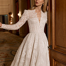 Закрытое кружевное свадебное платье cо шлейфом фото