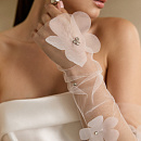 Стильное свадебное платье из микадо с прозрачной юбкой фото