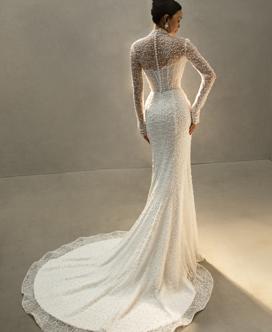 Кружевная русалка с длинным рукавом расшитая жемчугом фото