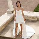 Стильное свадебное платье с длинным шлейфом фото