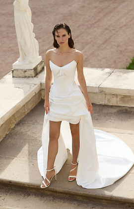 Стильное свадебное платье с длинным шлейфом фото