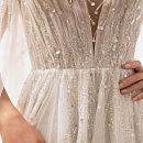 Нежное свадебное платье с кейпами фото