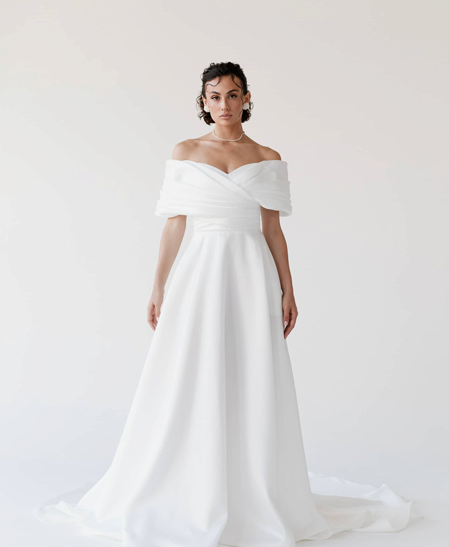 Классическое  свадебное палетье А- силуэта из микадо фото