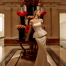 Атласный свадебный комплект с баской расшитый жемчугом фото