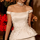 Атласный свадебный комплект с баской расшитый жемчугом фото