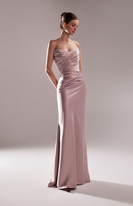 Вечернее платье силуэта-русалка из атласной ткани в свадебном салоне Nicole