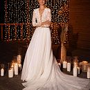 Классическое свадебное платье с v-образным вырезом фото
