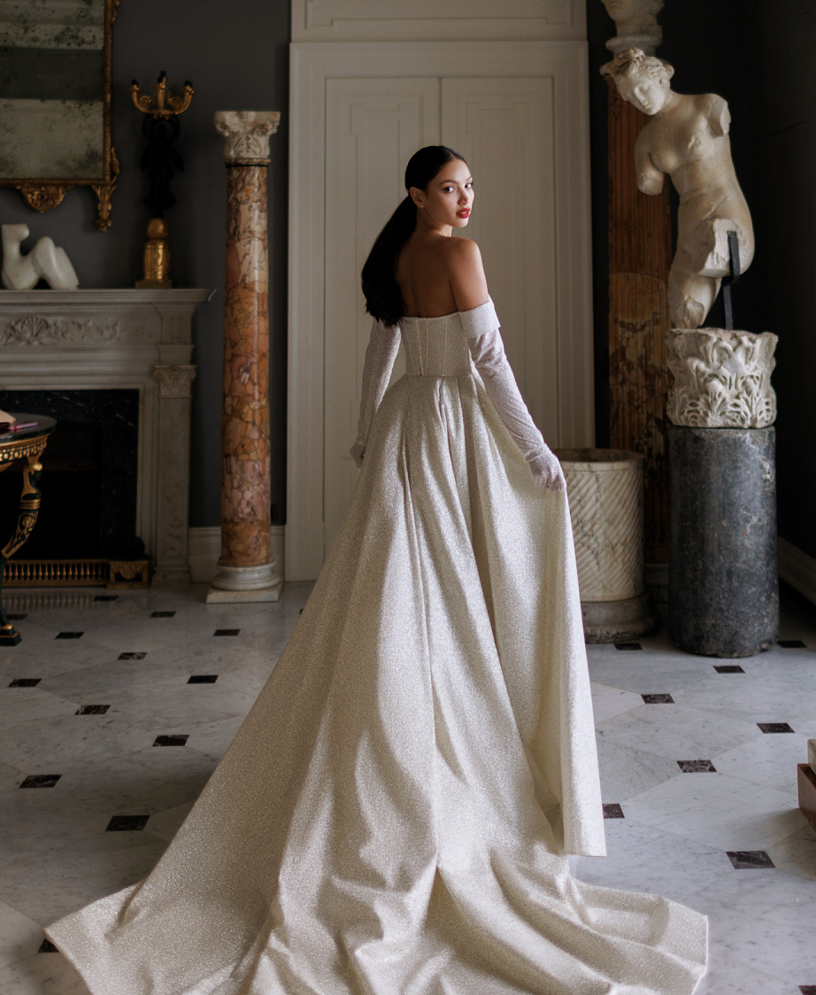 Роскошное сияющее свадебное платье фото