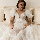 Стильное свадебное платье из дизайнерской ткани с болеро фото