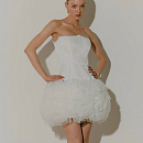 Мини свадебное платье с юбкой из 3Д цветов фото