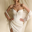 Комплект из атласа с жемчужным декором фото