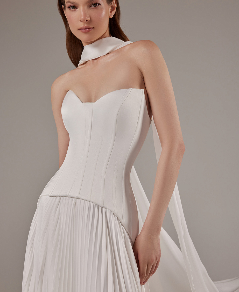 Лаконичный свадебный комплект с юбкой плиссе фото