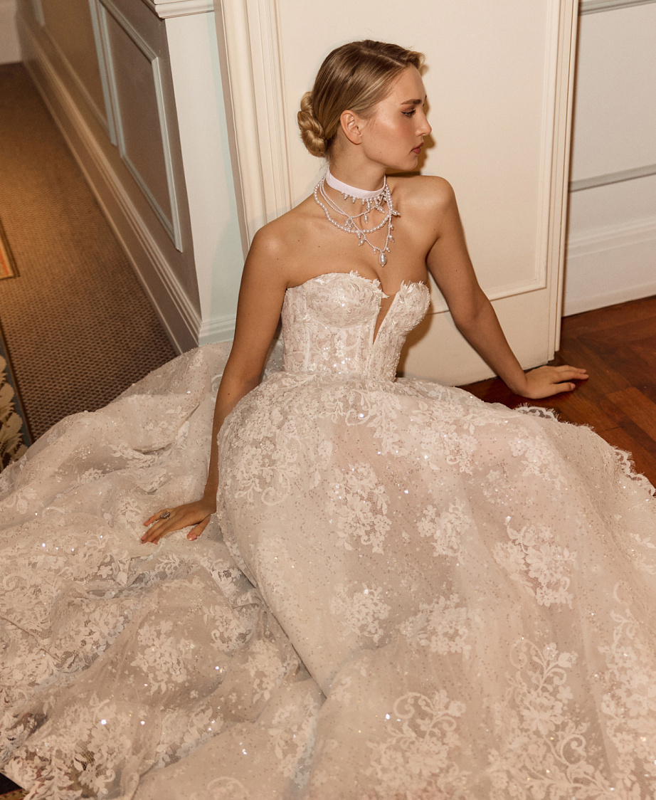 Пышное кружевное свадебное платье со съемным болеро фото