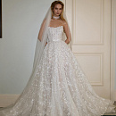 Пышное кружевное свадебное платье с жемчугом  фото