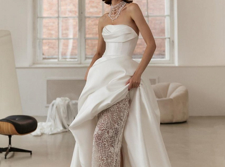 Эффектное свадебное платье из микадо с кружевной юбкой фото