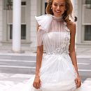 Легкое свадебное платье с закрытым верхом фото