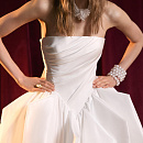 Эффектное свадебное платье из тафты с драпированным корсетом фото