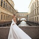 Стильное свадебное платье с прозрачными вставками на корсете фото