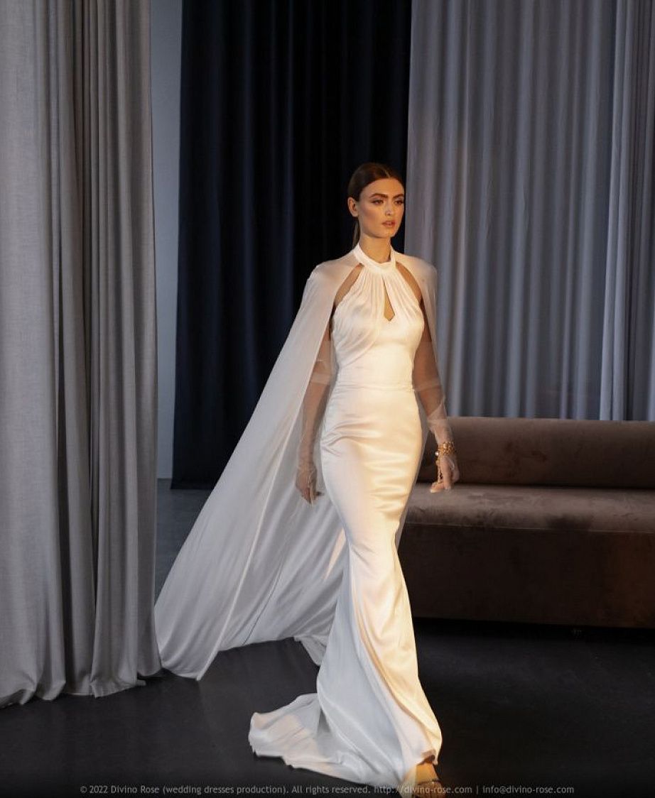Облегающее свадебное платье из шёлк сатина фото