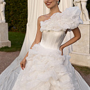 Пышное платье из дизайнерской ткани с атласным корсетом фото