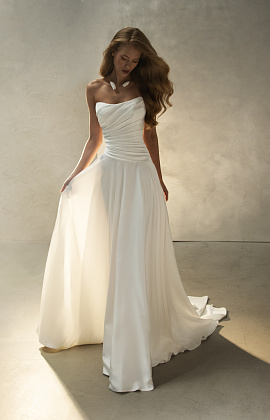 Элегантное атласное платье с драпировкой на корсете фото