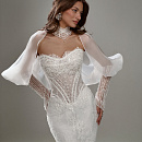 Кружевное свадебное платье-русалка с открытым верхом фото