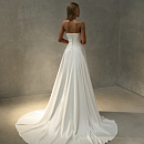 Элегантное атласное платье с драпировкой на корсете фото