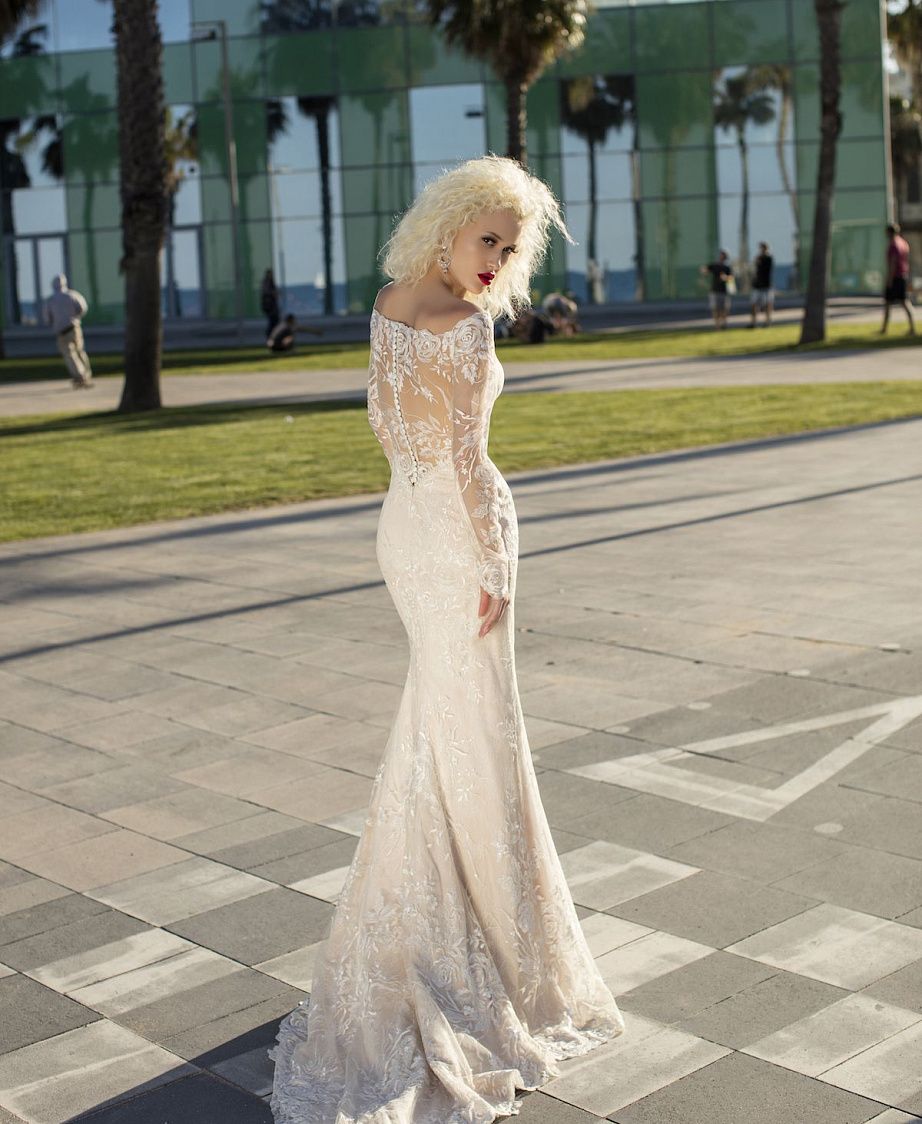 Закрытое зимнее свадебное платье русалка фото
