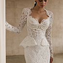 Кружевное свадебное платье с баской фото