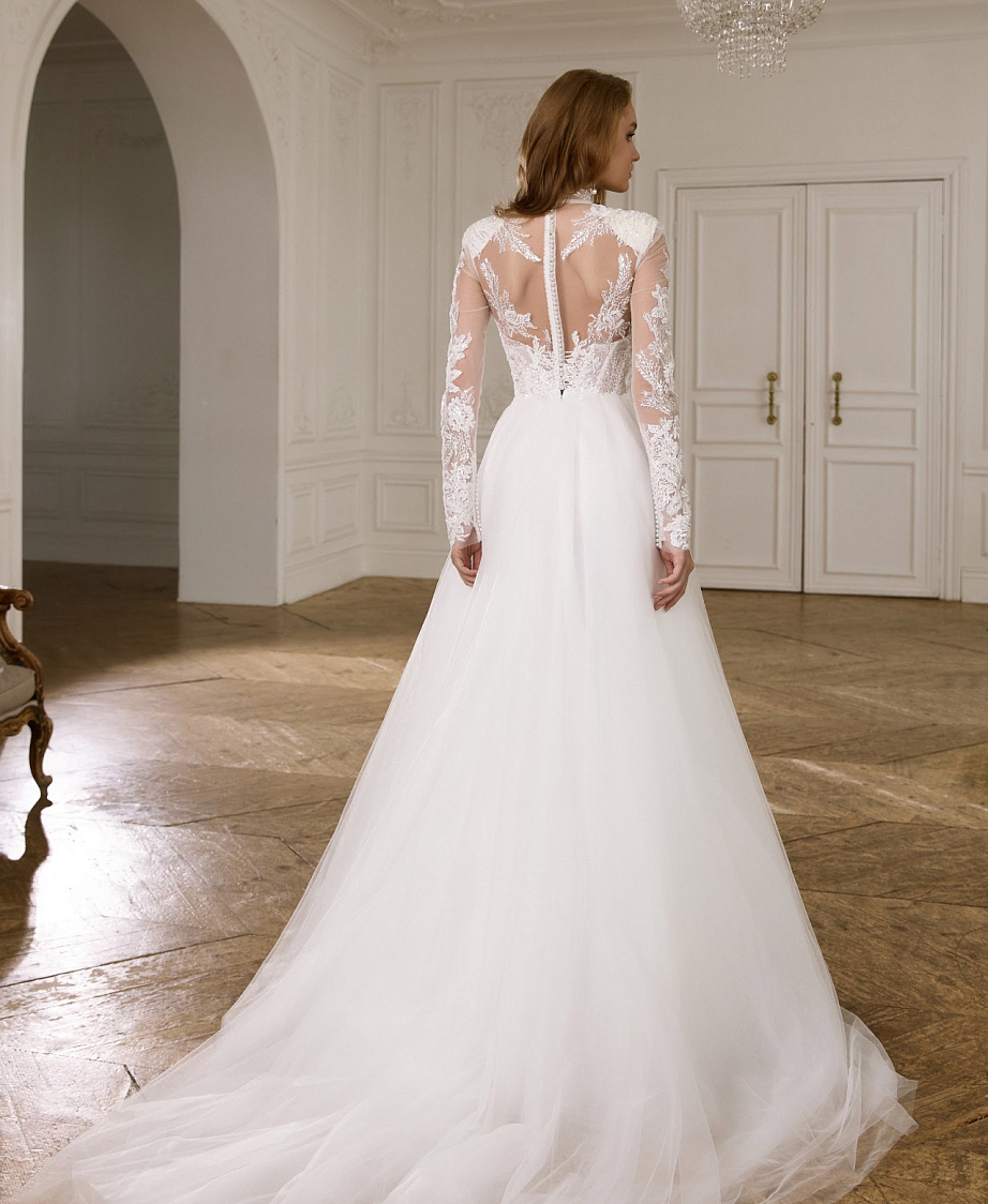 Закрытое свадебное платье с юбкой из фатина и кружевным верхом фото