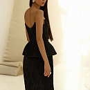 Черное вечернее платье из ткани-плиссе фото