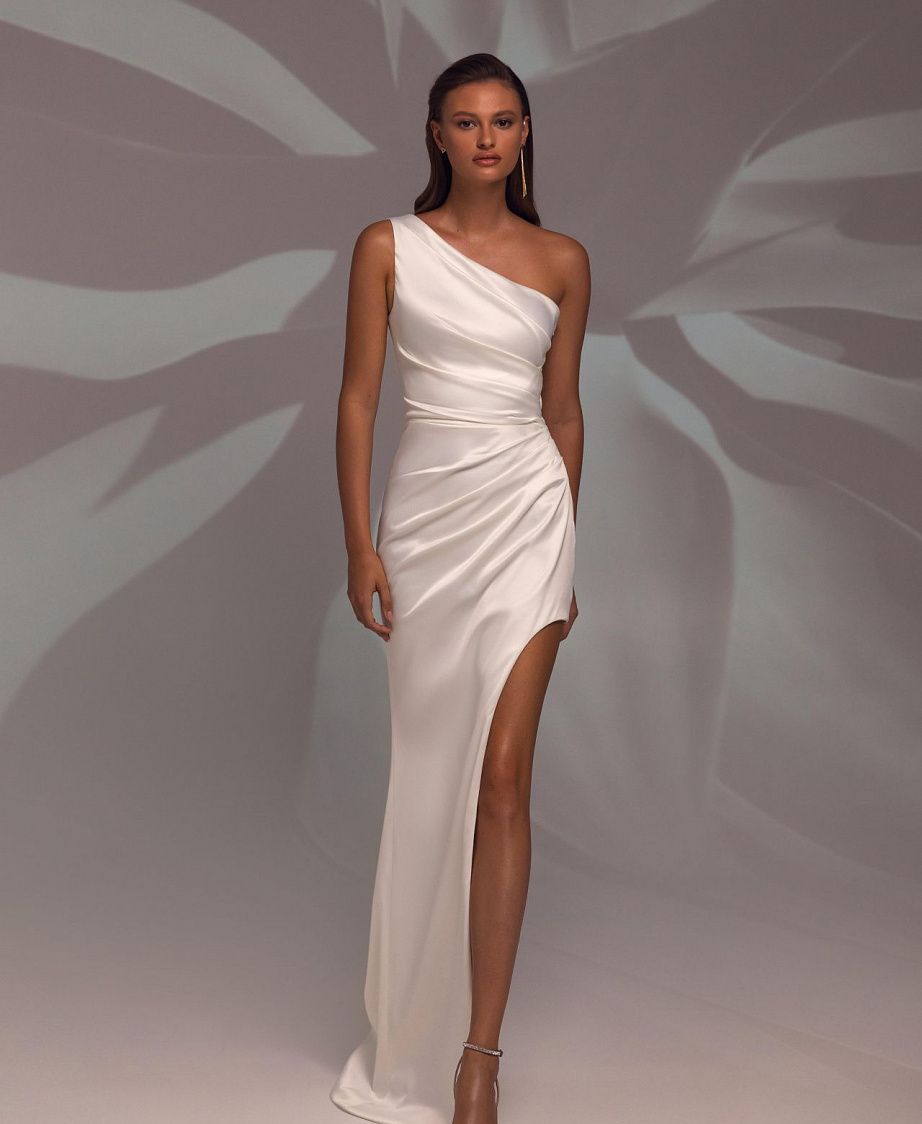 Ассиметричное свадебное платье 2022 фото