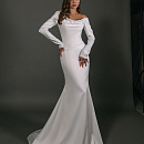 Атласное свадебное платье с ассиметричным верхом фото