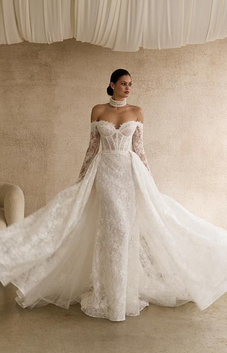 Кружевное свадебное платье с рукавами и съемным шлейфом фото