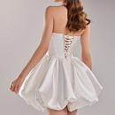 Короткое свадебное платье из микадо с пышной юбкой фото