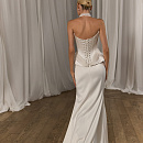 Атласный комплект c кейпом из дизайнерской ткани фото