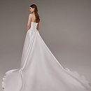 Пышное свадебное платье из микадо с заниженной талией фото