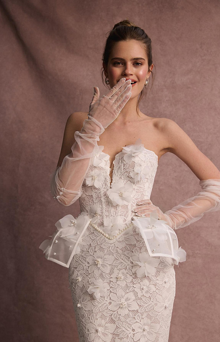 Кружевное платье с 3Д цветами и съемкой баской фото