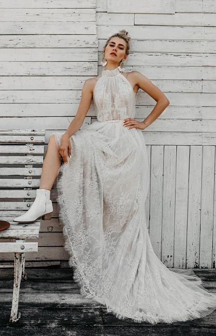 Свадебное платье с вырезом под горло фото