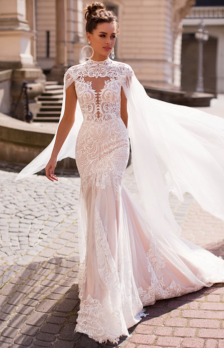 Кружевное свадебное платье русалка с кейпом