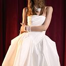 Эффектное свадебное платье из тафты с драпированным корсетом фото