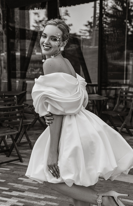 Свадебное платье мини силуэта баллон фото