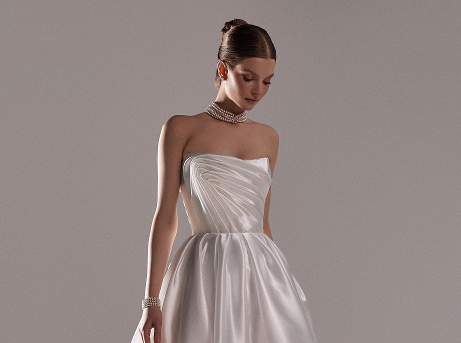 Свадебное платье из органзы с драпировкой на корсете фото