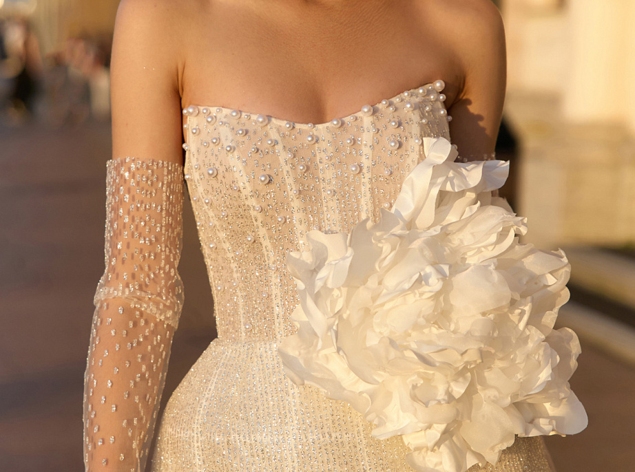 Каркасное свадебное платье мини фото