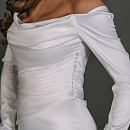 Атласное свадебное платье с ассиметричным верхом фото