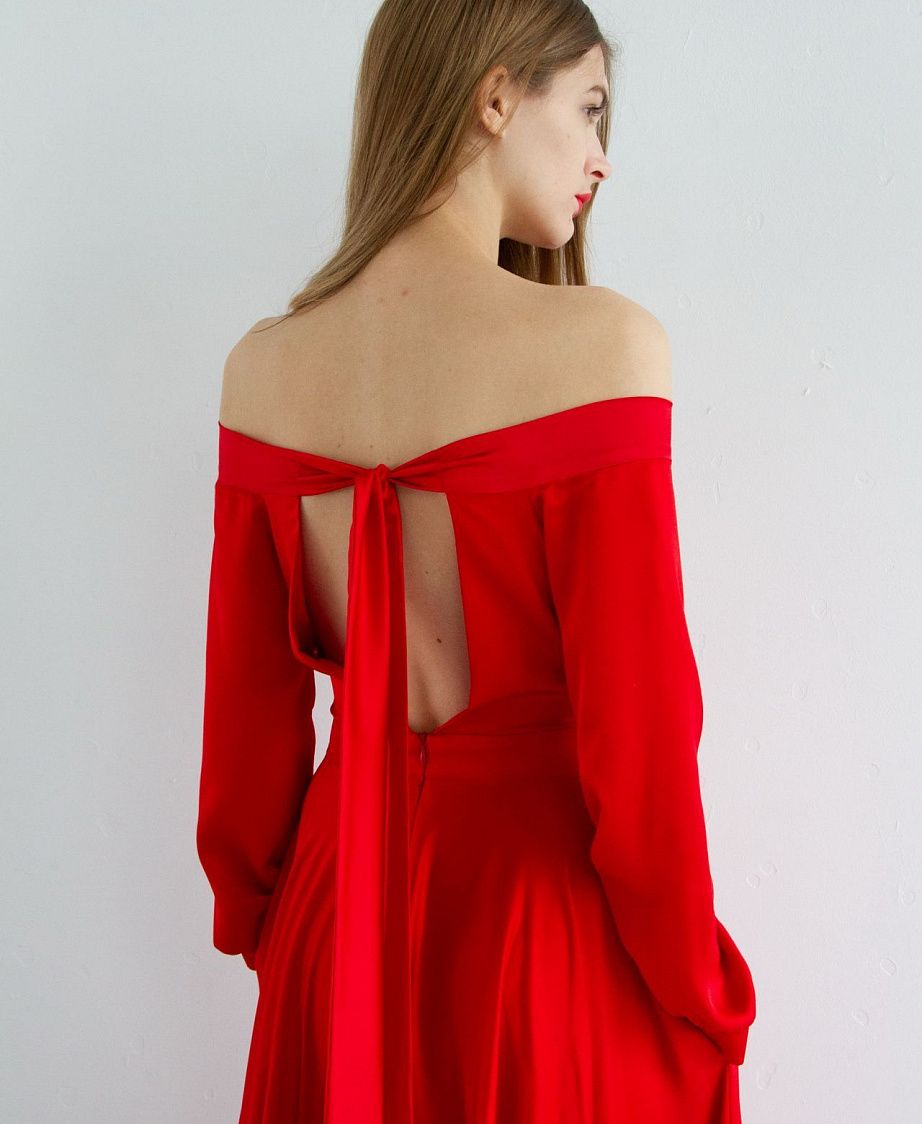 Шёлковое красное платье с рукавами фото