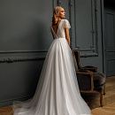Легкое свадебное платье с мерцающим верхом и юбкой из фатина