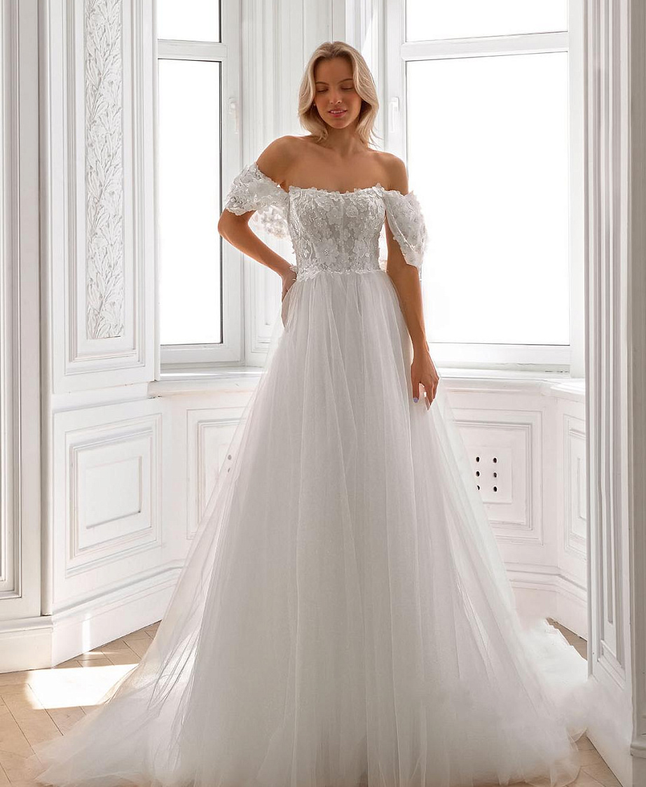 Классическое свадебное платье с кружевным корсетом фото